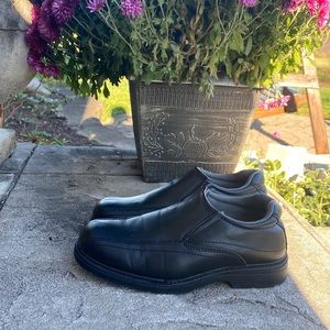 TKS Youth black dress shoes size 4